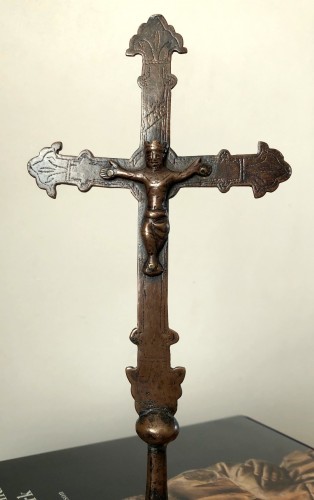 Art sacré, objets religieux  - Croix procession miniature en cuivre. XIIIe siècle