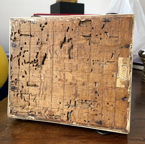 Moyen Âge - Important boîte de jeux en bois composé de plaquettes d'os.Vers 1440-1460
