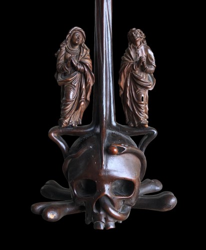 Antiquités - Crucifix en bois fruitier et buis.XVIIe siècle