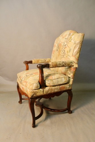 XVIIIe siècle - Large fauteuil à dossier plat XVIIIe