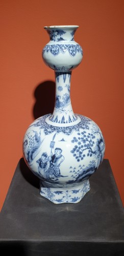  - Vase de en faience de Delft fin XVIIe siècle