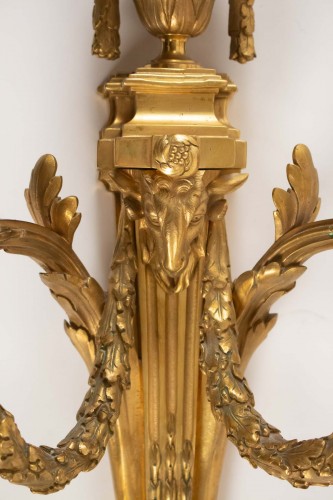XIXe siècle - Paire d'appliques à deux bras de lumière en bronze