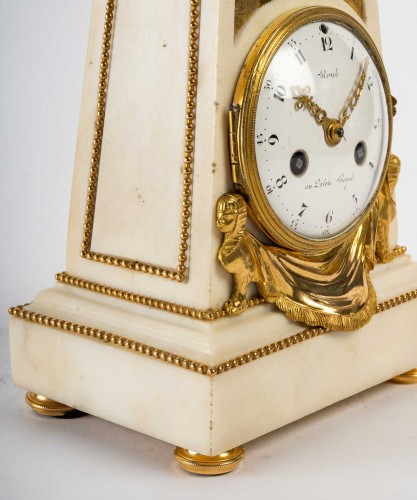 Horlogerie Pendule - Pendule obélisque d'époque Louis XVI