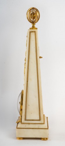 Antiquités - Pendule obélisque d'époque Louis XVI