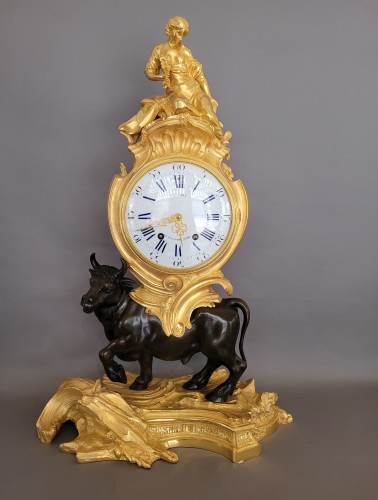 Importante Pendule Louis XV « au taureau » ou « l'enlèvement d'europe » - Horlogerie Style Louis XV