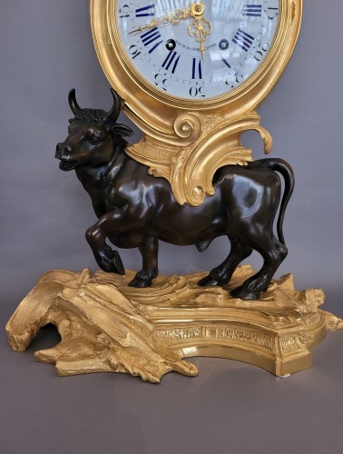 Horlogerie Pendule - Importante Pendule Louis XV « au taureau » ou « l'enlèvement d'europe »