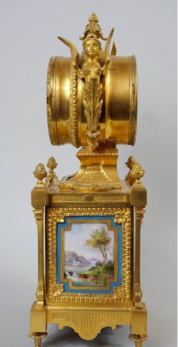 XIXe siècle - Pendule en bronze doré et porcelaine