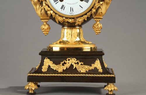 Pendule Vase Louis XVI - THIABAUD, Horloger du Garde Meuble de la Couronne - Hirsch Antiquités