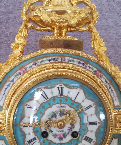 Pendule borne en bronze doré et plaques de porcelaine émaillées - Horlogerie Style Napoléon III