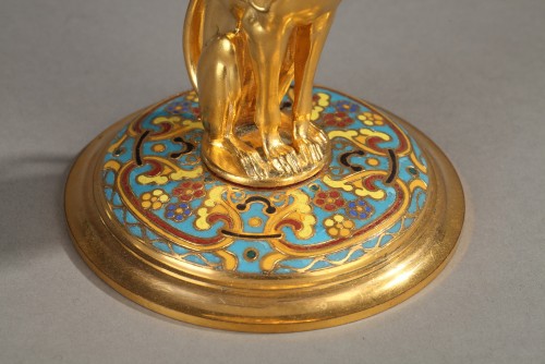 Napoléon III - Bougeoirs aux griffons ailés F.Barbedienne en cloisonné et bronze doré
