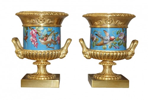 Paire de vases, bronze doré et emaillé