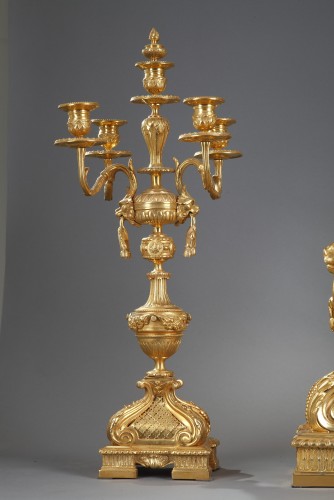 Horlogerie Pendule - Garniture en bronze doré à gueules de lion