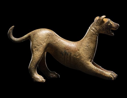Figure en bronze d'un chien s'agirant, Empire romain - Archéologie Style 