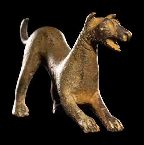 Archéologie  - Figure en bronze d'un chien s'agirant, Empire romain