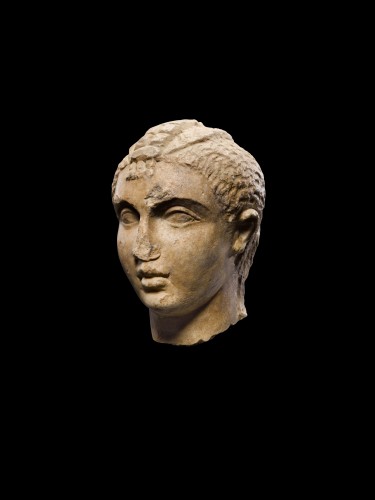 Archéologie  - Tête de femme en marbre, Rome IIe/IIIe siècle après J.-C.