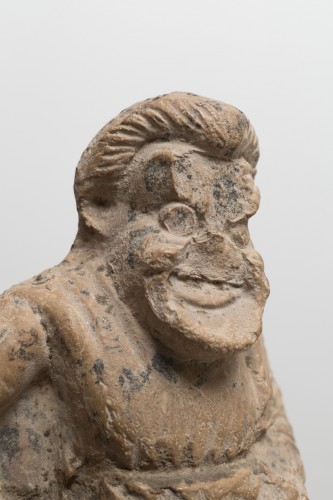 Archéologie  - Figure en terre cuite, Grèce vers 350 avant J.-C.