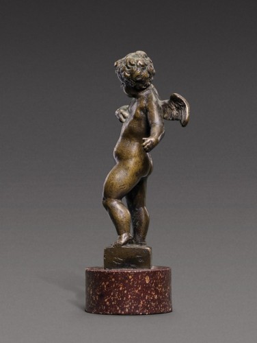 Chérubin en bronze de sur socle en porphyre - Sculpture Style 