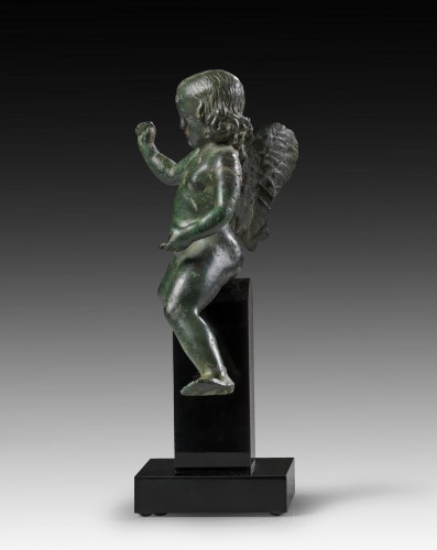 Figure en bronze d'Eros chevauchant un dauphin, Empire romain, IIe siècle après J.-C. - Archéologie Style 