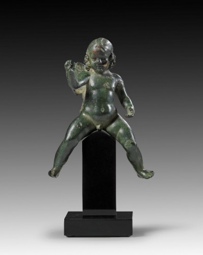 Archéologie  - Figure en bronze d'Eros chevauchant un dauphin, Empire romain, IIe siècle après J.-C.