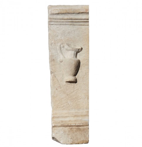 Fragment d'autel romain en marbre