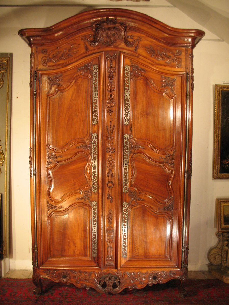 armoire ancienne en noyer armoire de mariage arl 233 sienne en bois de noyer 233 poque armoire ancienne en noyer armoire de mariage arl 233 sienne en bois de noyer 233 poque