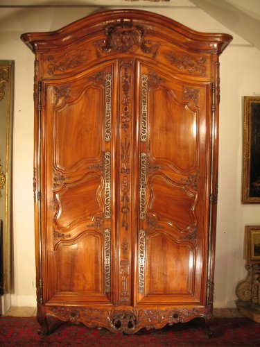 Armoire en bois de rose