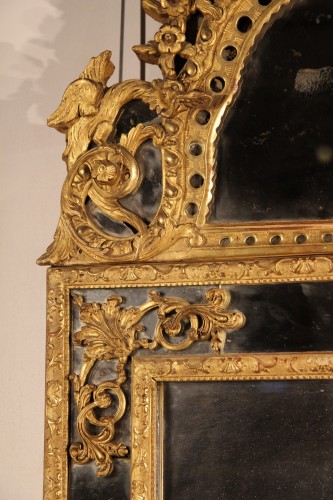 Miroirs, Trumeaux  - Miroir Régence en bois sculpté et doré