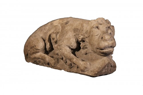 Sculpture romane XIIe, lion couché en pierre calcaire