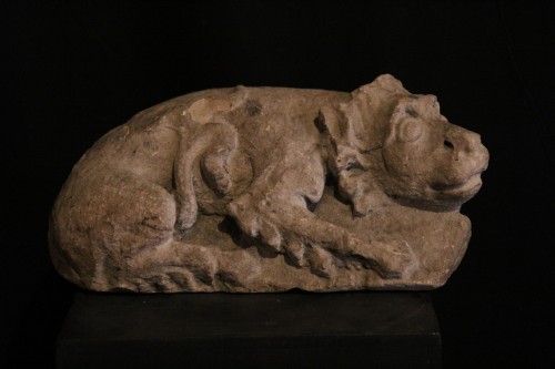 Sculpture romane XIIe, lion couché en pierre calcaire - Sculpture Style Moyen Âge