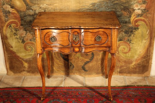 Petite table console dauphinoise du XVIIIe siècle en bois de noyer - Chatelan Antiquités