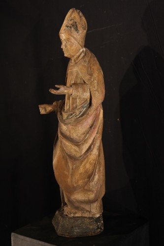 Saint évêque en bois de tilleul avec traces de polychromie, Travail rhénan du XVIe - Chatelan Antiquités