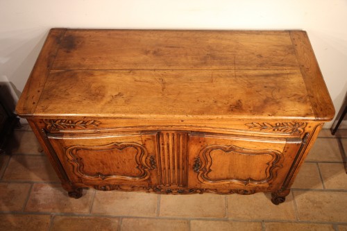 Buffet bas provençal en bois de noyer blond fin du XVIIIe - Chatelan Antiquités