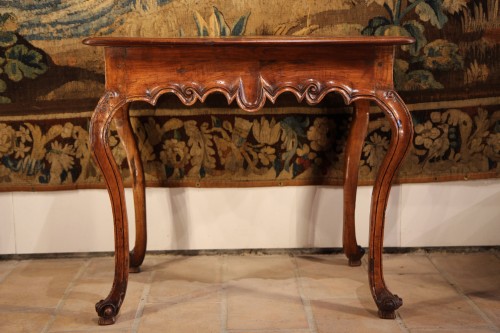 XVIIIe siècle - Table d’apparat Louis XV en bois de merisier - Travail languedocien du XVIIIe siècle