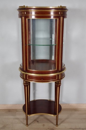 Paul Sormani - Belle vitrine de milieu style Louis XVI - Mobilier Style Napoléon III