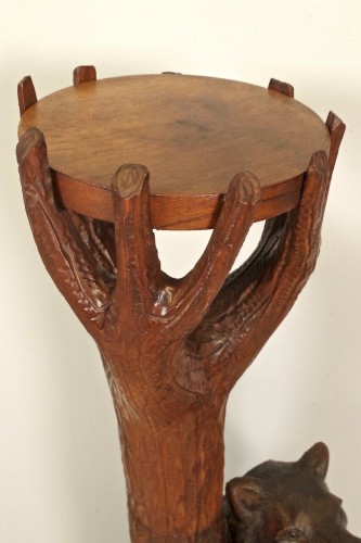 Art nouveau - Sellette en bois sculpté à décor d'un ours signée Ruef