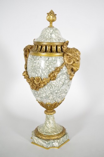Objet de décoration Cassolettes, coupe et vase - Paire de vases en marbre style Louis XVI