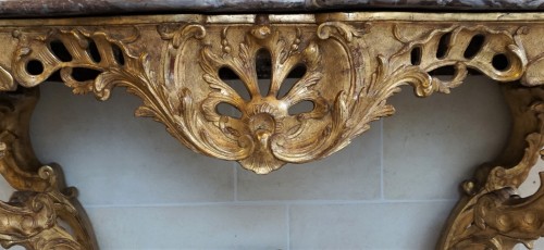 Console Louis XV à quatre pieds en bois doré - Christophe Havas