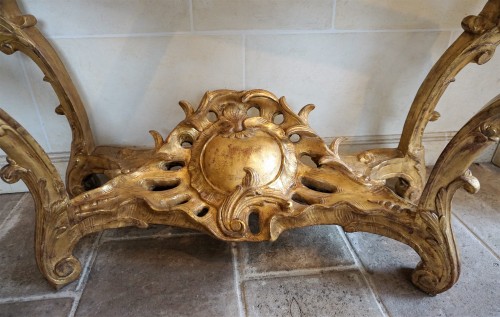 Antiquités - Console Louis XV à quatre pieds en bois doré