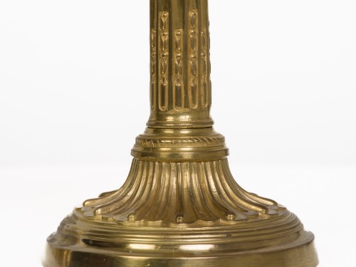 XVIIIe siècle - Paire de bougeoirs en bronze doré d'époque Louis XVI