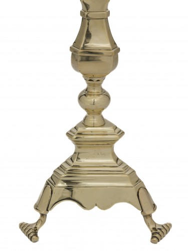 Luminaires Bougeoirs et Chandeliers - Paire de grands chandeliers en bronze Epoque Louis XIII