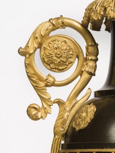 Paire de vases couverts en bronze patiné et doré Epoque Restauration - Christophe Havas