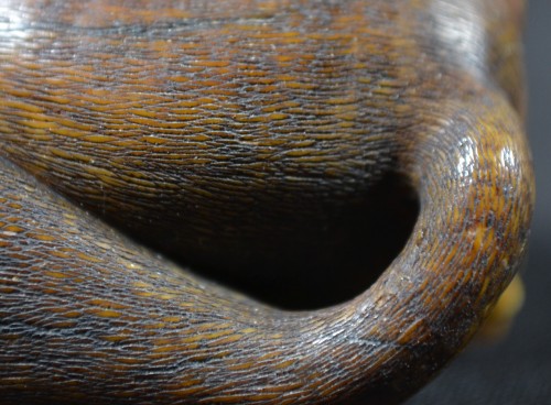 Antiquités - Netsuké en dent de sanglier, Loir et fruit -  Japon période Edo