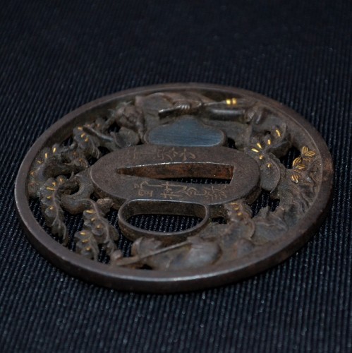 Tsuba en fer incrusté d'or "Jo et Uba", Japon période Edo - Conservatoire Sakura