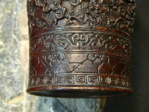 Antiquités - Pot à pinceau en noix de coco sculptée, Chine 18°siècle.