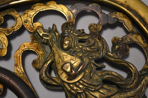 XVIIIe siècle - Keman en bronze doré. Karyobinga et Mon des Tokugawa. Japon 17e siècle