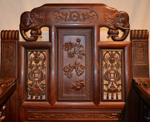 Sièges Fauteuil & Bergère - Imposant trône en bois sculpté, Chine 20e siècle