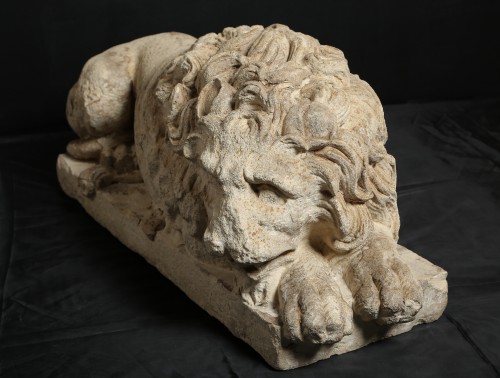 Paire de lions en Tuffeau 19e siècle - Sculpture Style 