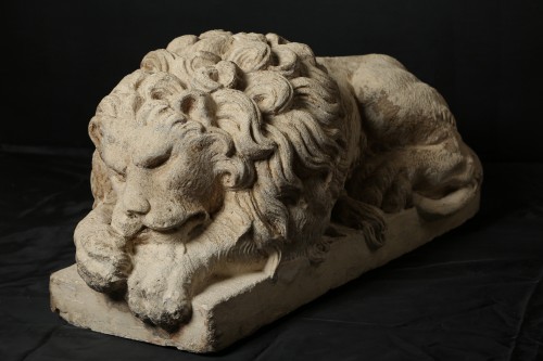 Paire de lions en Tuffeau 19e siècle - Costermans Antiquités