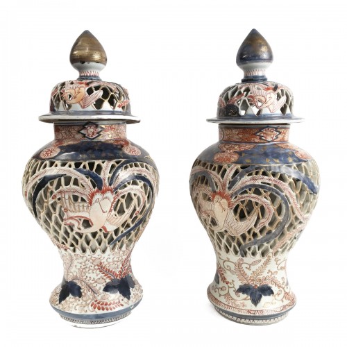 Paire de vases Imari en porcelaine d'Arita, Japon époque Edo, circa 1664-1700