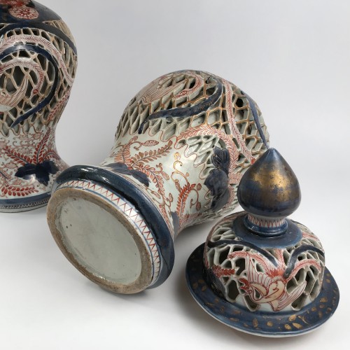  - Paire de vases Imari en porcelaine d'Arita, Japon époque Edo, circa 1664-1700